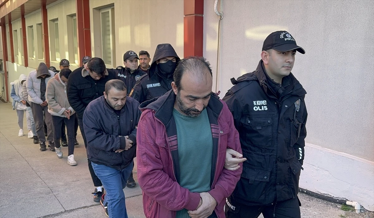 Adana merkezli operasyonda 21 zanlı tutuklandı