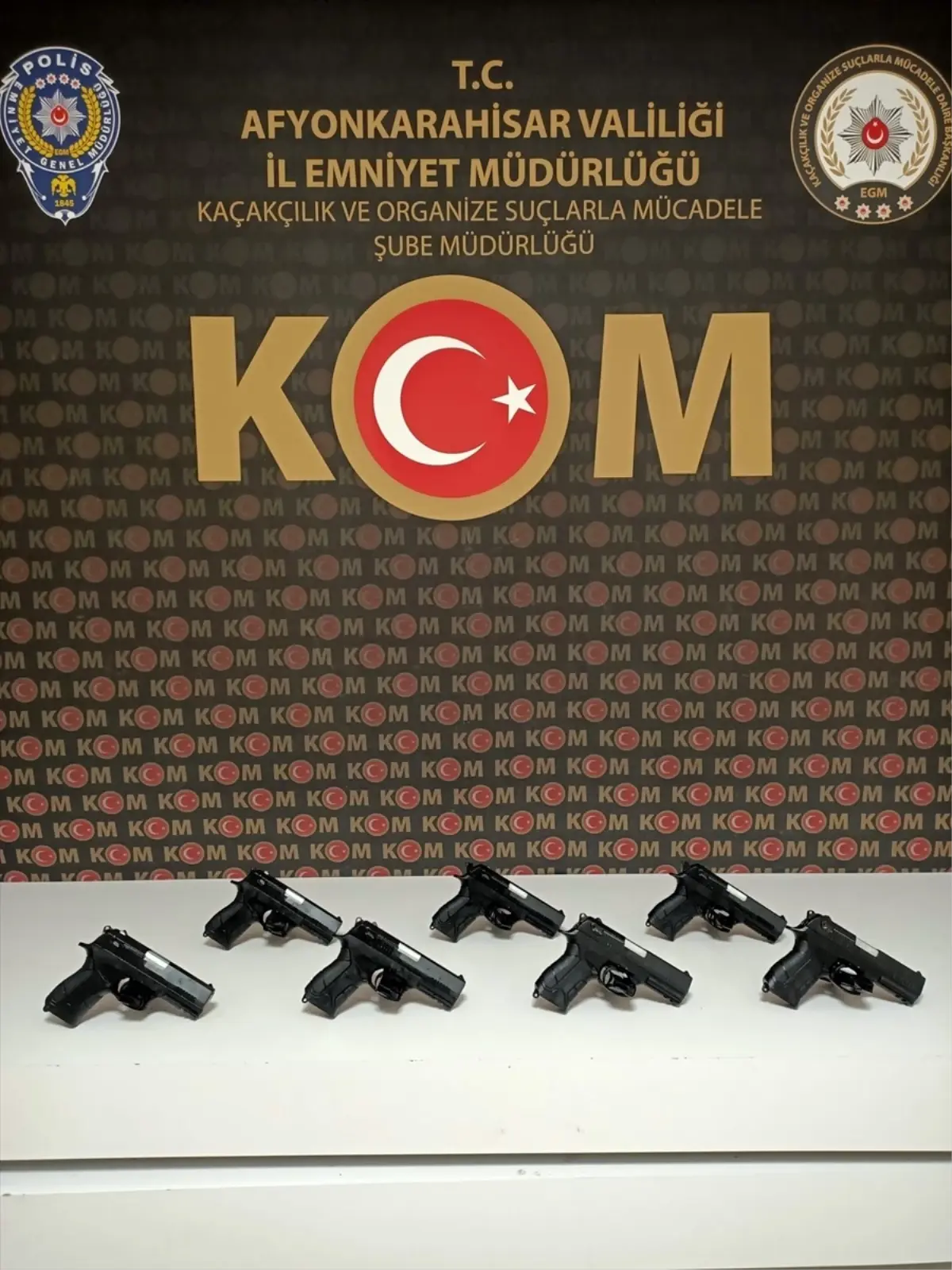 Afyonkarahisar\'da Aranan 9 Kişiden 3\'ü Cezaevine Teslim Edildi