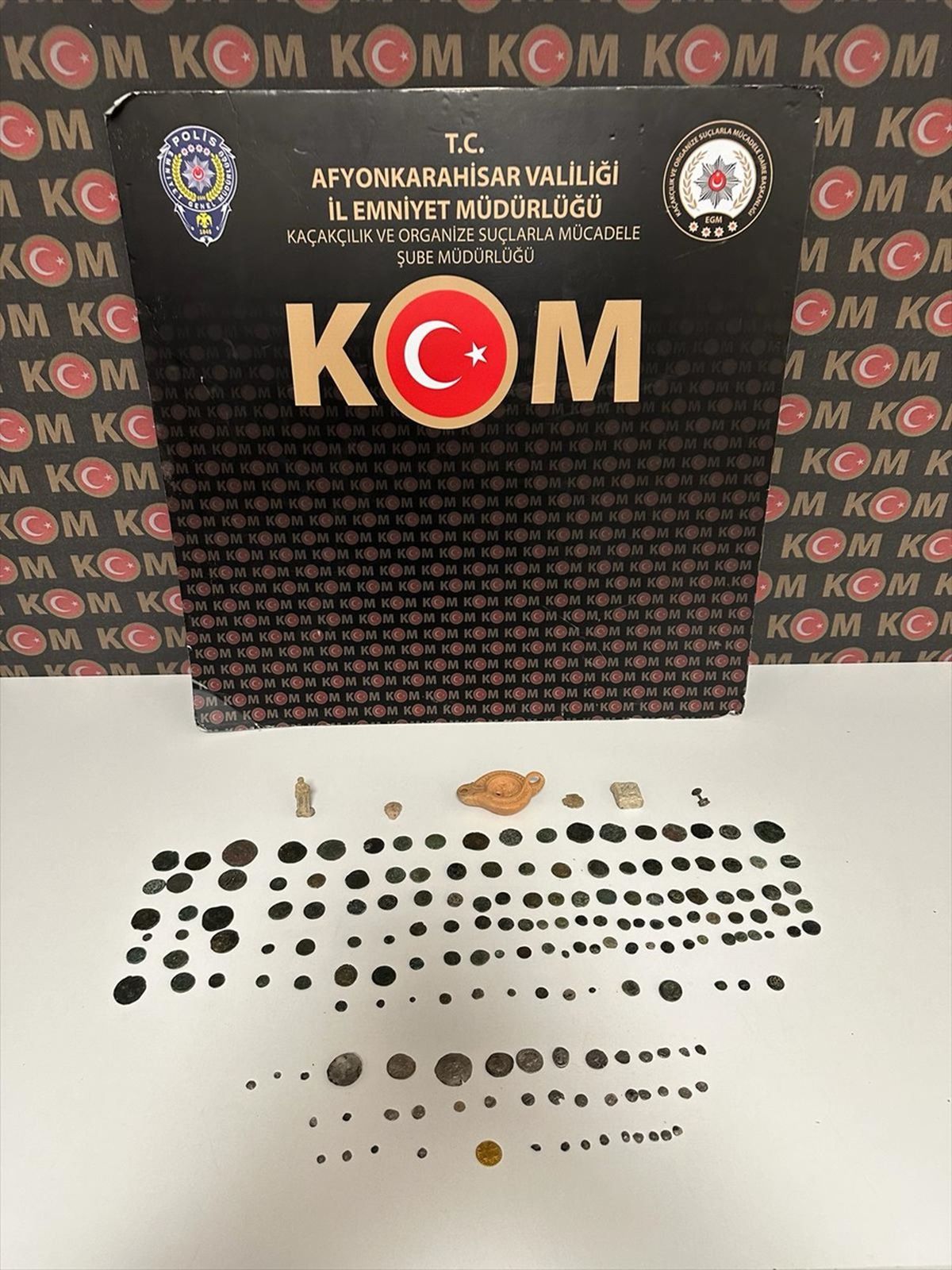Afyonkarahisar\'da 175 sikke ve 6 obje ele geçirildi, 1 şüpheli gözaltına alındı