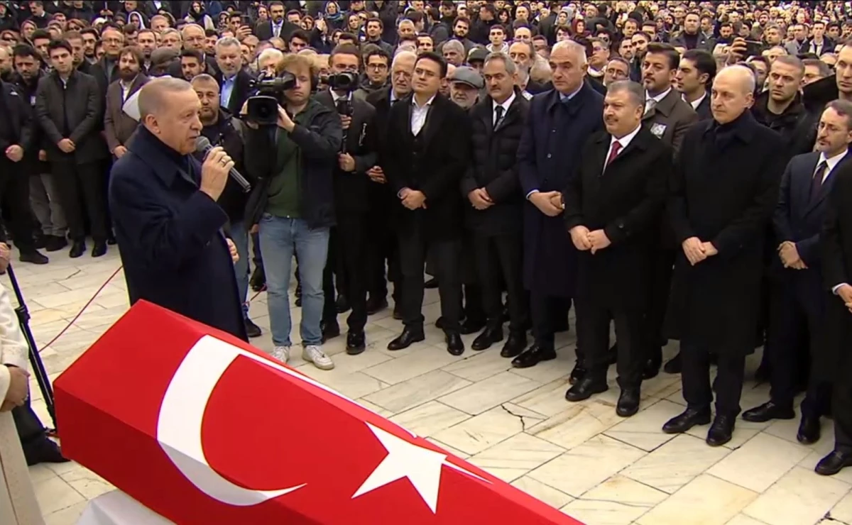 Alev Alatlı son yolculuğuna uğurlandı! Cenazeye Erdoğan\'ın tabut başındaki sözleri damga vurdu