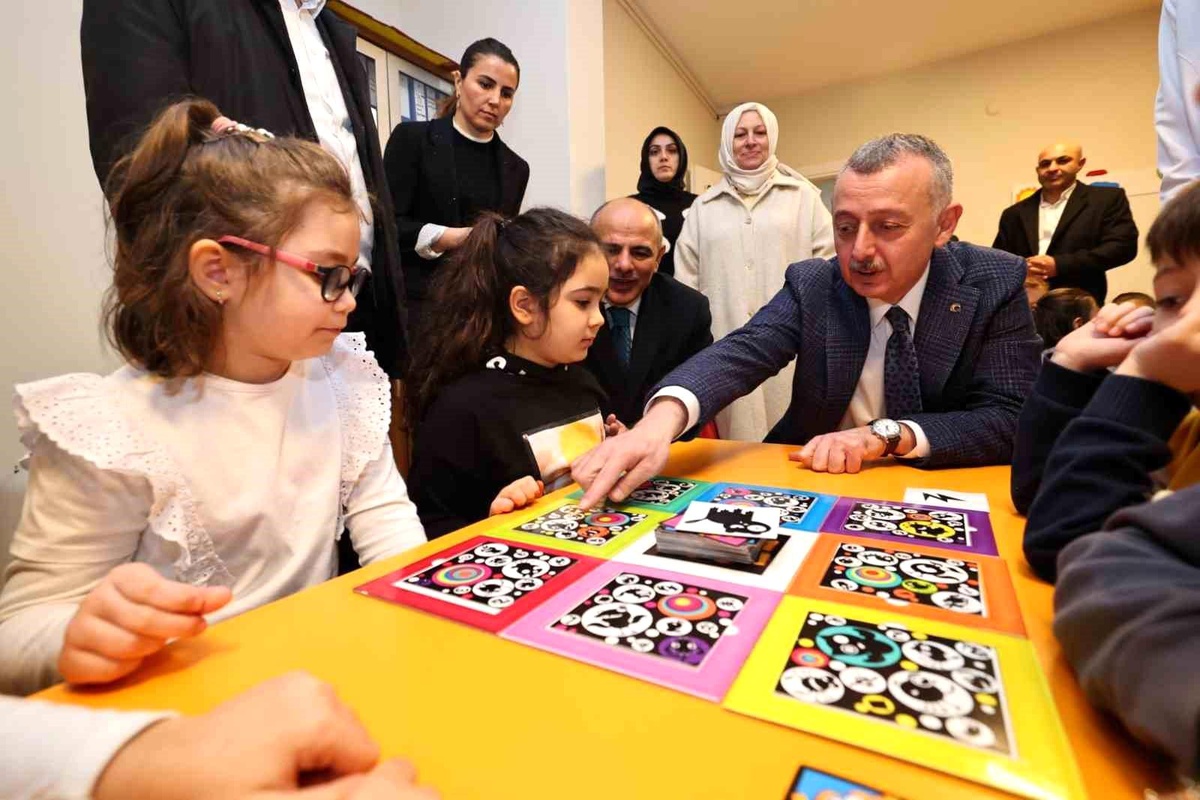 Kocaeli Büyükşehir Belediyesi Anne Şehir Begonya Merkezi\'nde Baba ve Çocuk Etkinlikleri Düzenliyor