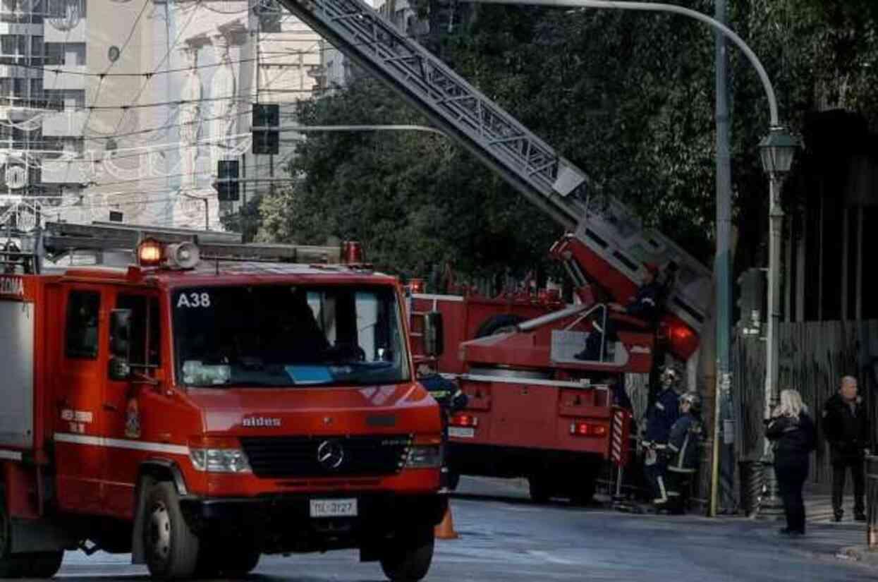 Atina'da Çalışma Bakanlığı önünde bomba patladı