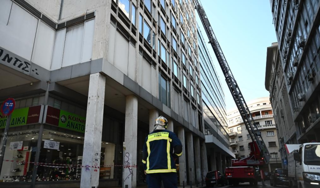 Atina'da Çalışma Bakanlığı önünde bomba patladı