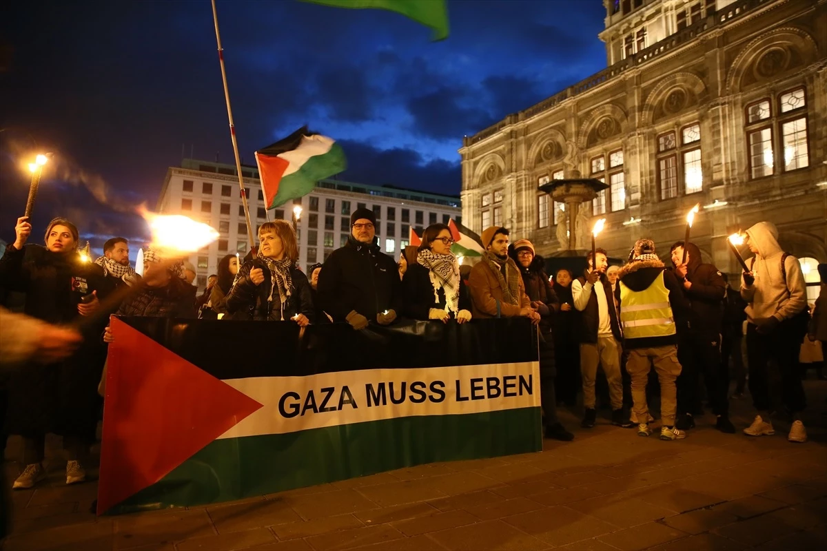 Viyana\'da Filistinliler için sessiz yürüyüş düzenlendi