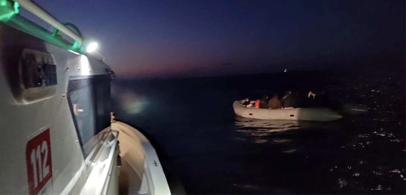 Çanakkale\'de Sahil Güvenlik ekipleri 69 kaçak göçmeni yakaladı
