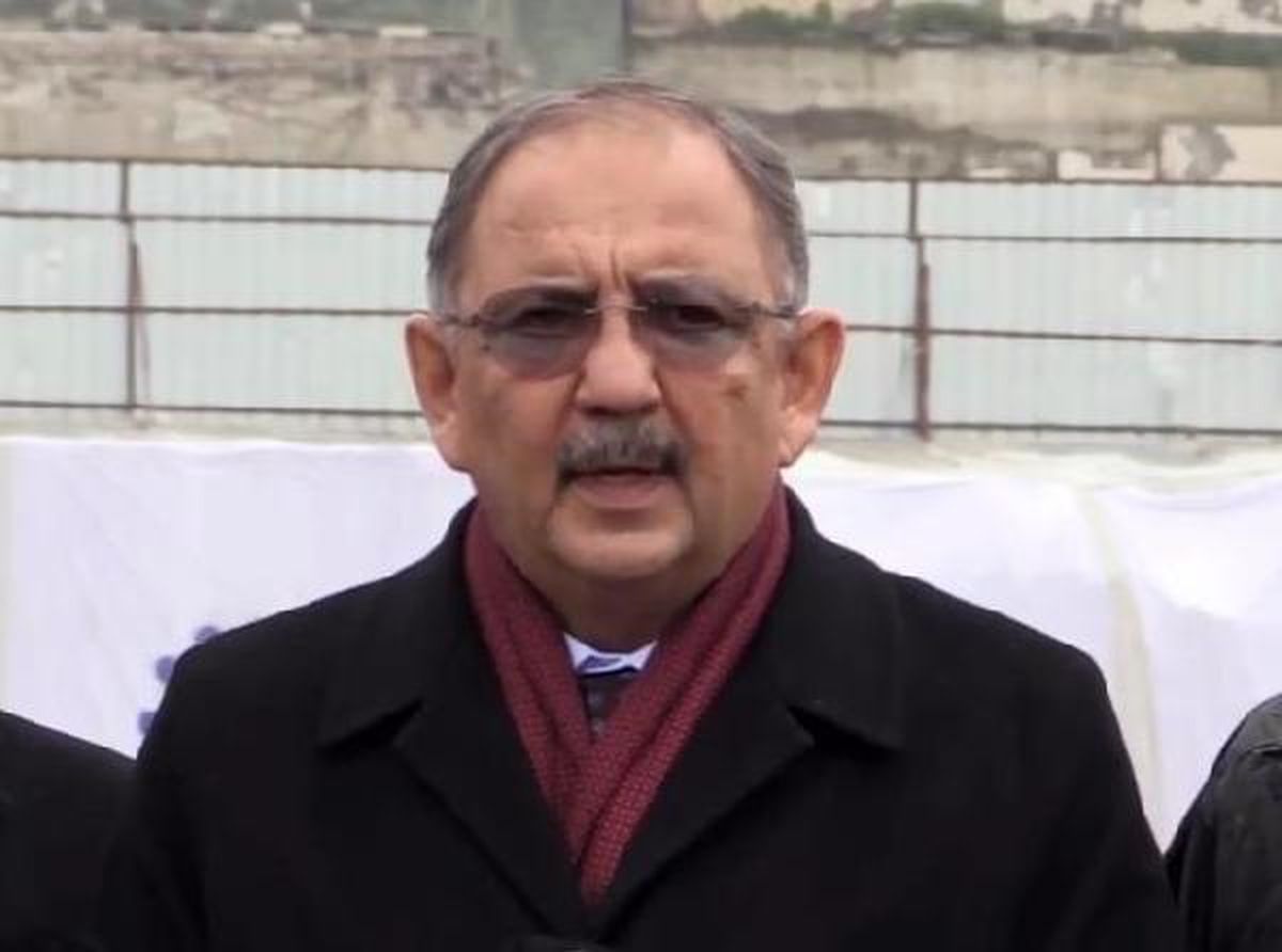 Bakan Özhaseki: Evleri yıkılan herkes evine girinceye kadar çalışacağız