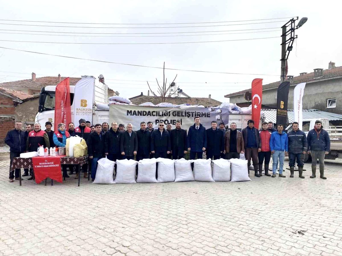 Balıkesir\'de Sağım Hijyeni ve Kaliteli Çiğ Süt Üretimi Projesi kapsamında manda üreticilerine destek