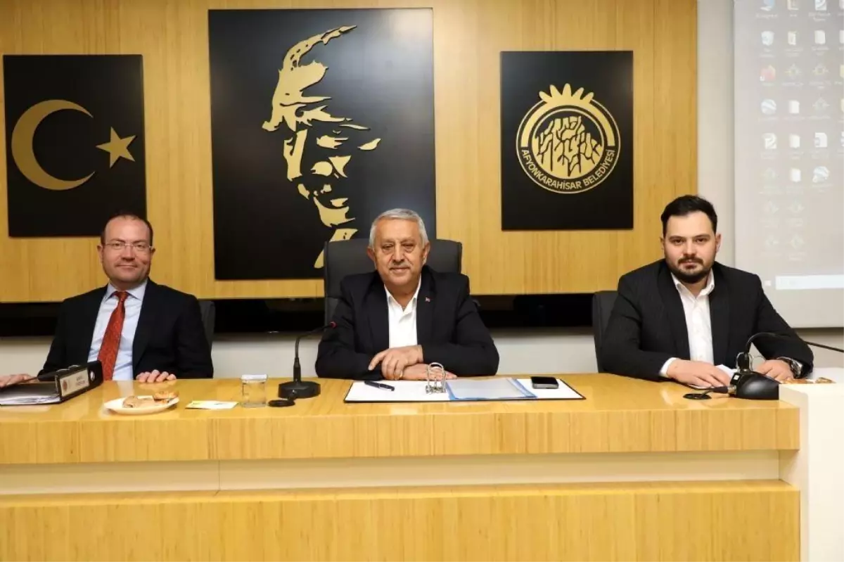 Afyonkarahisar Belediye Başkanı Mehmet Zeybek, meclis üyeleriyle uyum içinde çalıştıklarını belirtti