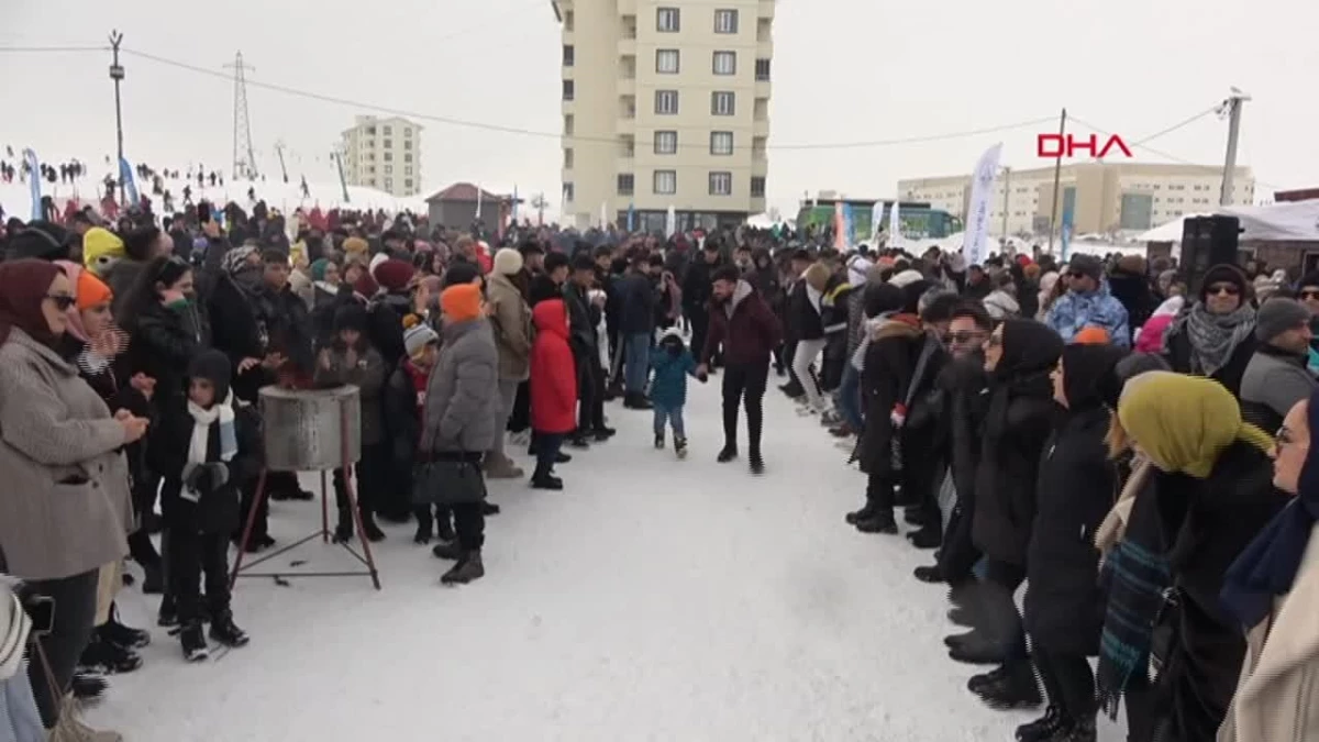 Bitlis Kar Festivali ve Meşaleli Kayak Gösterileri Renkli Görüntülere Sahne Oldu