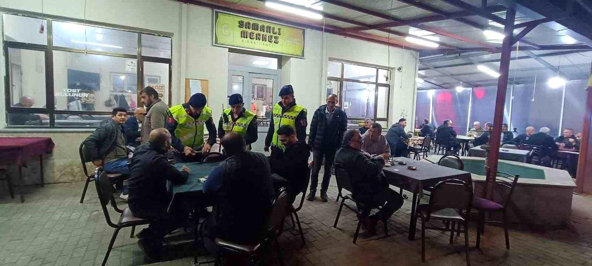 Bursa İl Jandarma Komutanlığı ekipleri hırsızlık suçlarından aranan şahısları yakaladı
