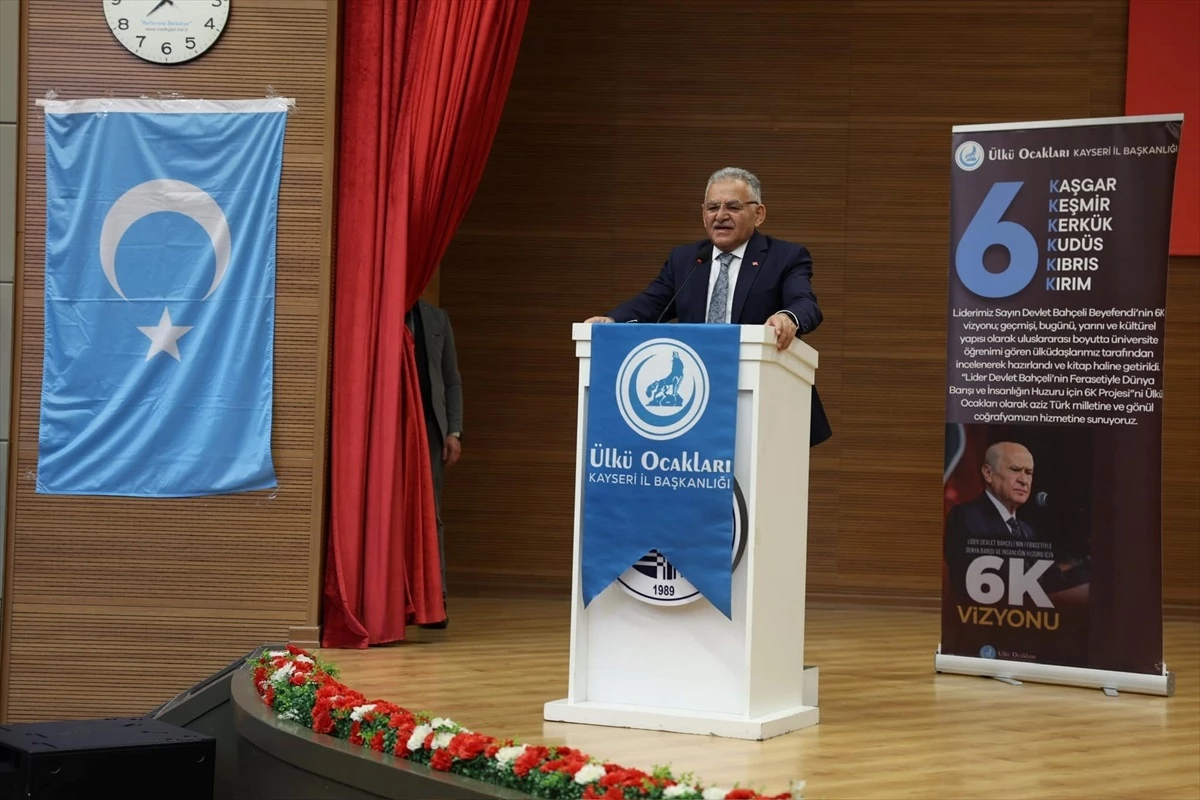 Kayseri Büyükşehir Belediye Başkanı Memduh Büyükkılıç, \'6K Vizyonu Işığında Kaşgar\' konferansına katıldı