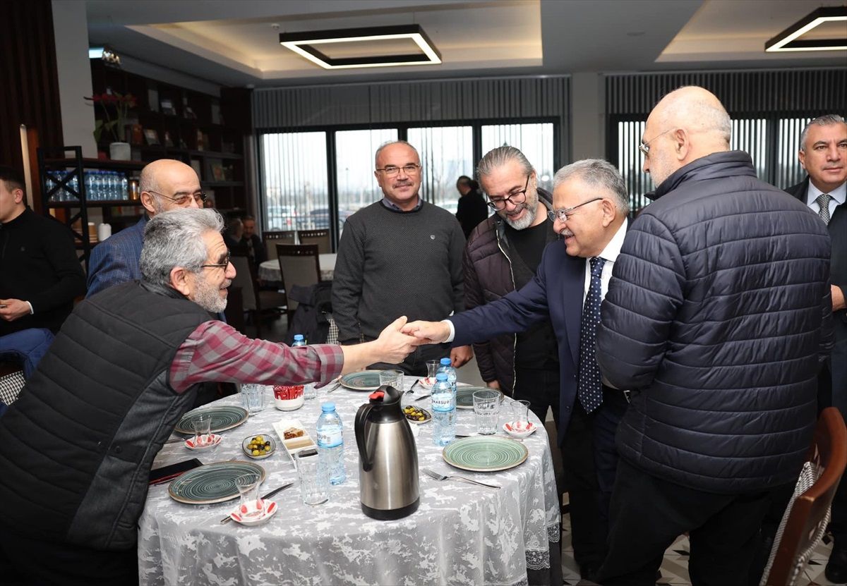 Kayseri Büyükşehir Belediye Başkanı Gönüllü Kültür Kuruluşları Derneği Temsilcileriyle Bir Araya Geldi