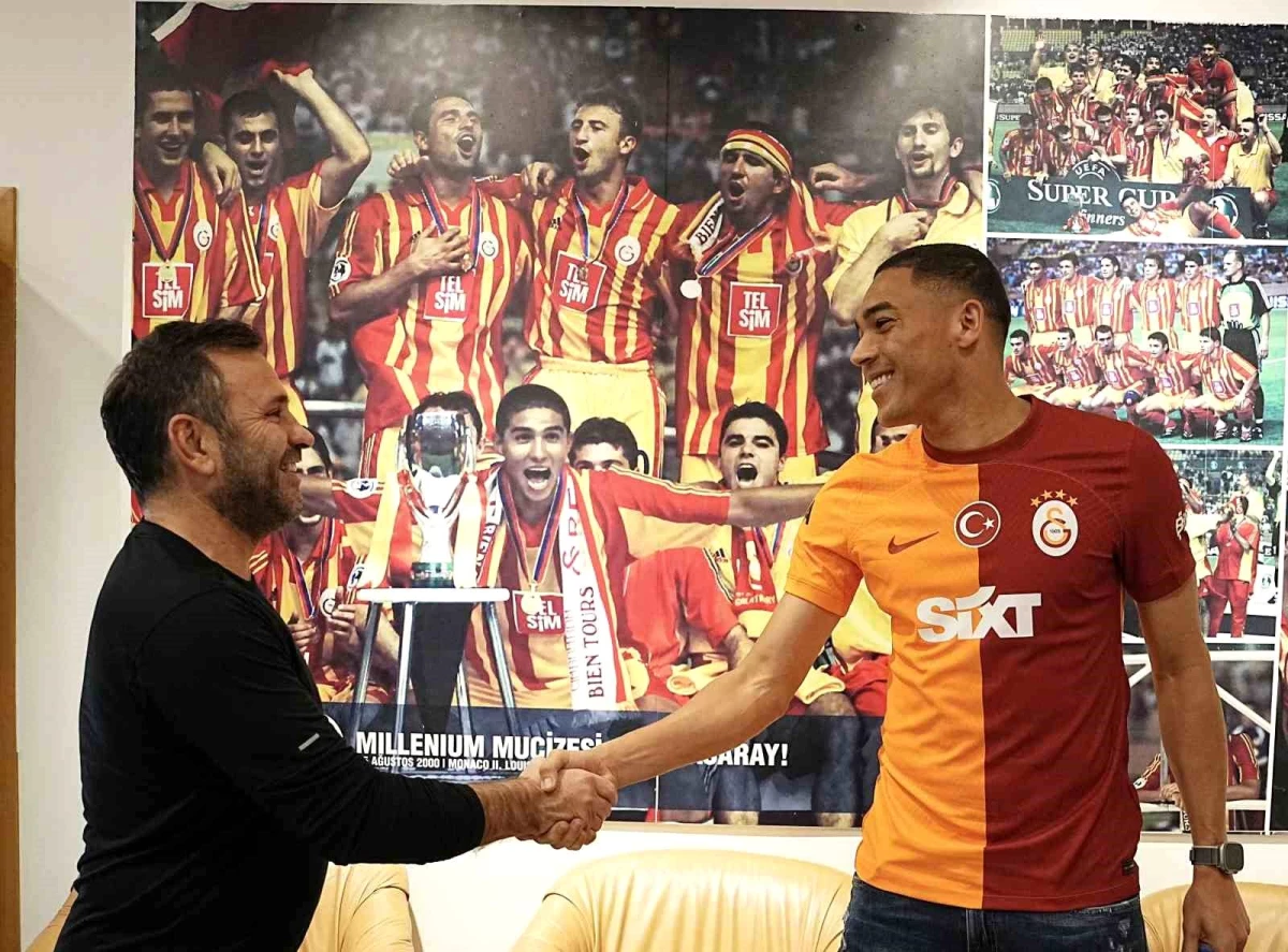 Galatasaray\'ın yeni transferi Carlos Vinicius heyecanını paylaştı