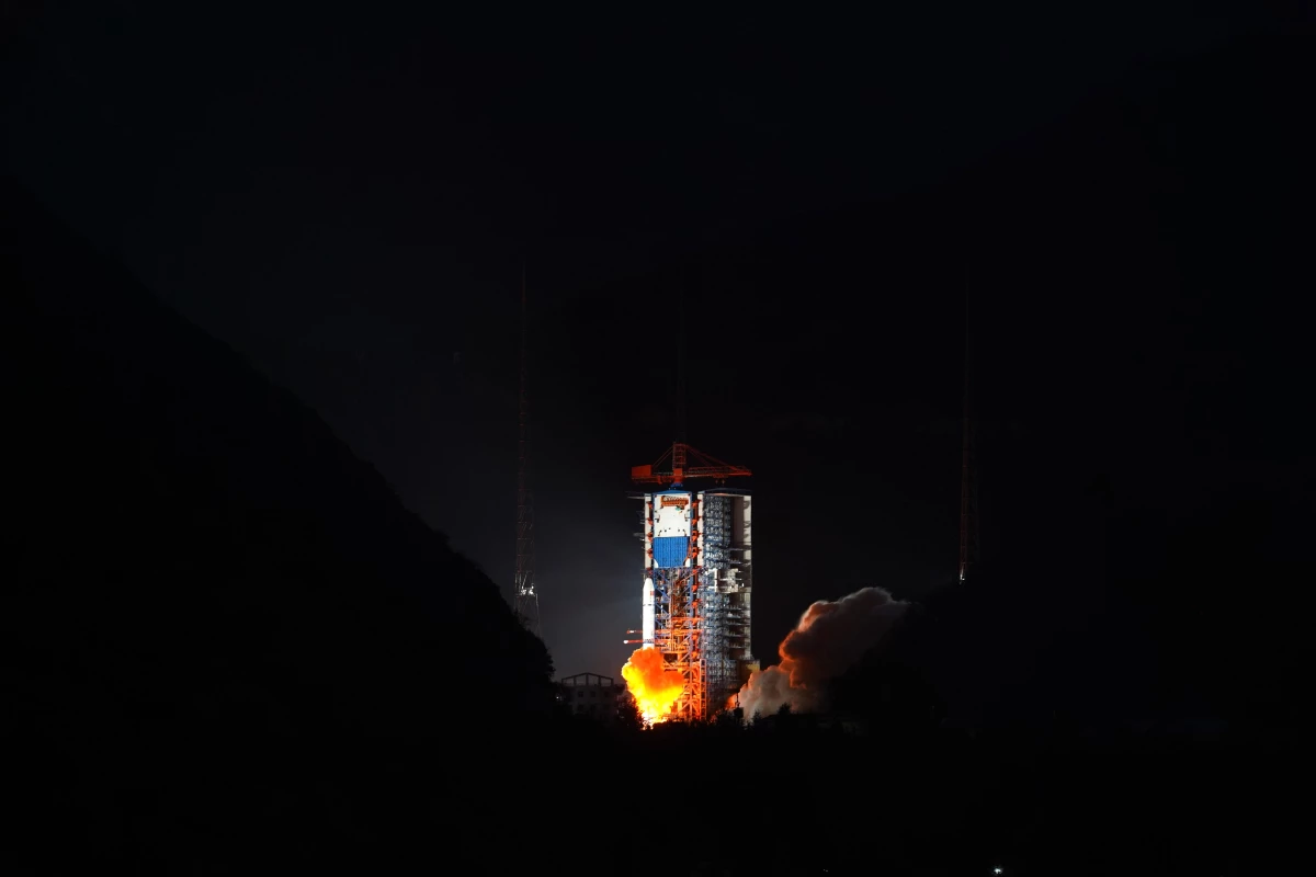 Çin, 11 adetlik bir uydu grubunu uzaya gönderdi