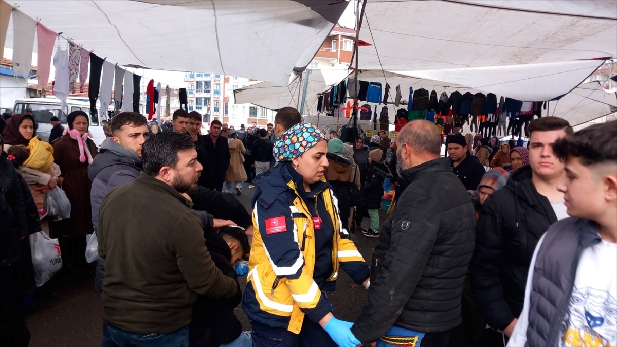 Çorlu semt pazarında çıkan kavgada 2 kişi yaralandı