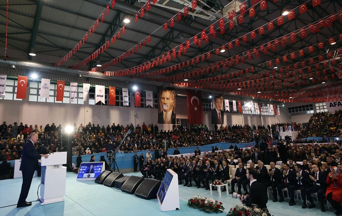 Cumhurbaşkanı Erdoğan: Yıl sonuna kadar 200 bin evi teslim edeceğiz