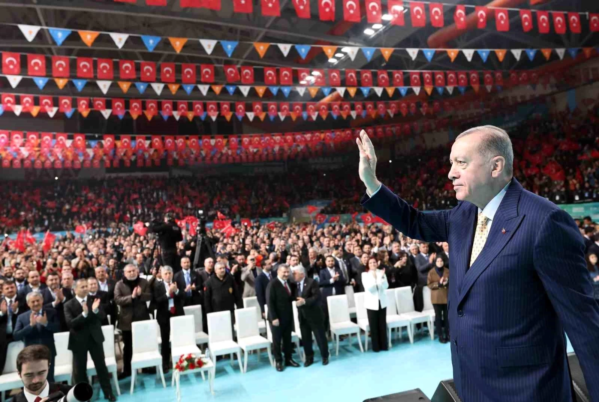 Cumhurbaşkanı Erdoğan: Hükümetimizin gündeminin değişmez ilk maddesi depremzedelerin yeniden inşasıdır
