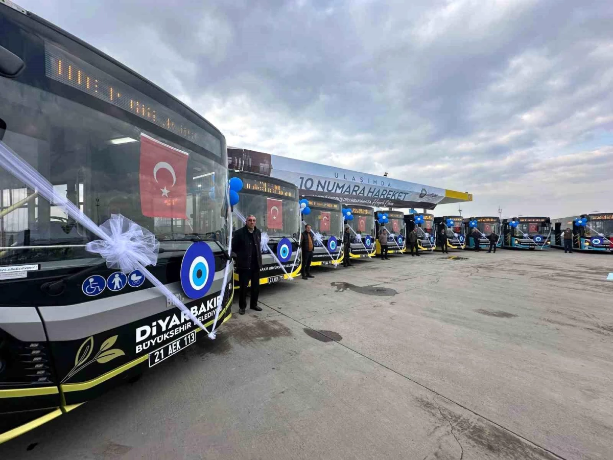 Diyarbakır Büyükşehir Belediyesi 10 yeni otobüsü hizmete aldı