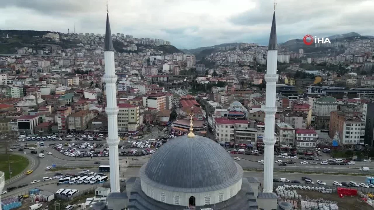 Doğu Karadeniz\'in en büyük cami ve külliyesi inşaatı sürüyor