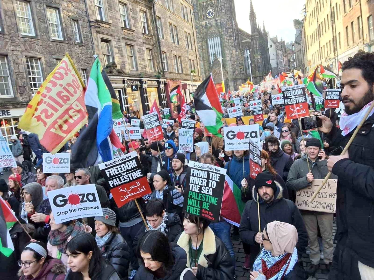 İskoçya\'da Filistin\'e Destek Yürüyüşü: Özgür Filistin