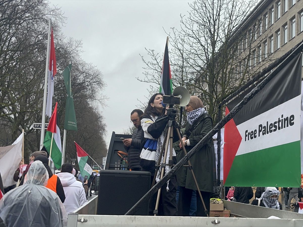 Almanya'da Filistin'e Destek Yürüyüşü Düzenlendi