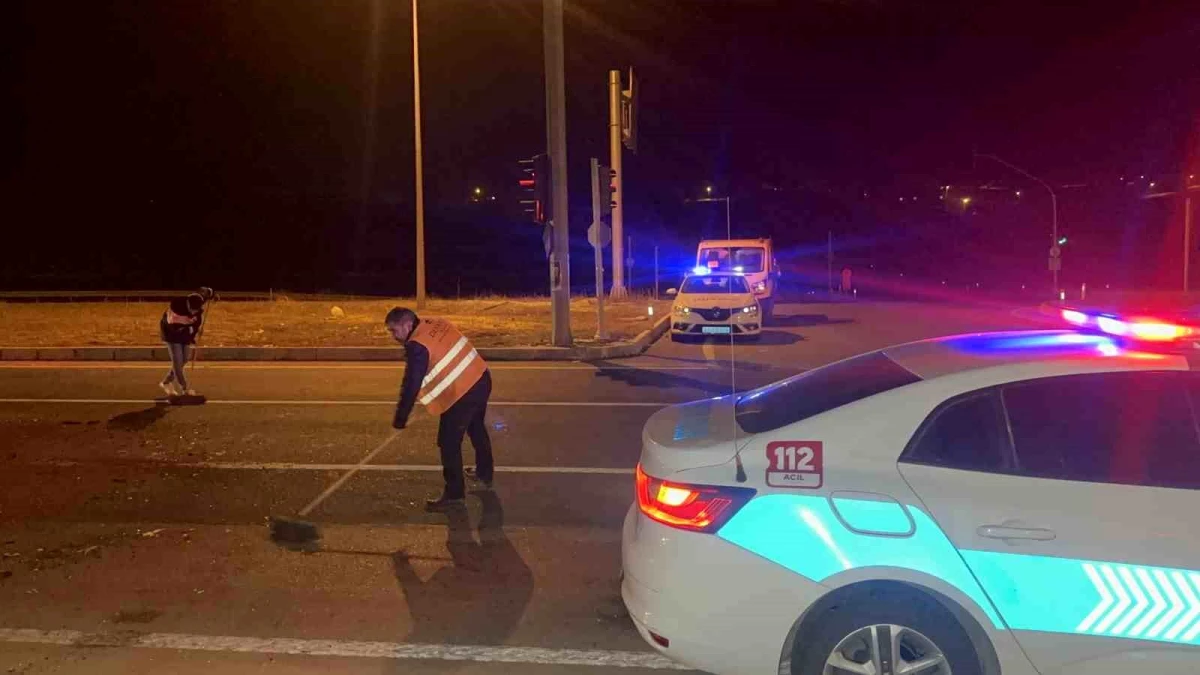 Elazığ\'da Trafik Kazası: 3 Kişi Yaralandı