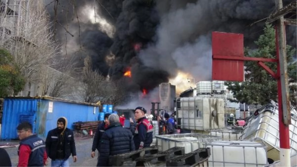 Gebze\'deki Fabrikada Yangın Kontrol Altına Alındı
