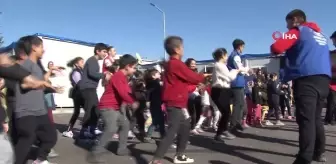 Geçici barınma merkezlerindeki çocuklara psikososyal destek sürüyor