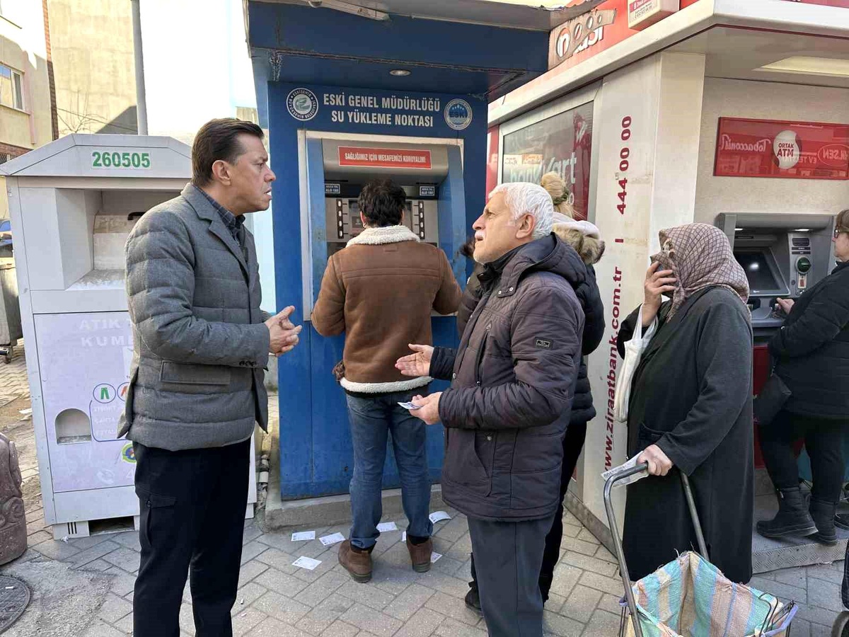 AK Parti Eskişehir Büyükşehir Belediye Başkan Adayı Nebi Hatipoğlu, su çilesi çeken vatandaşlara çözüm sözü verdi