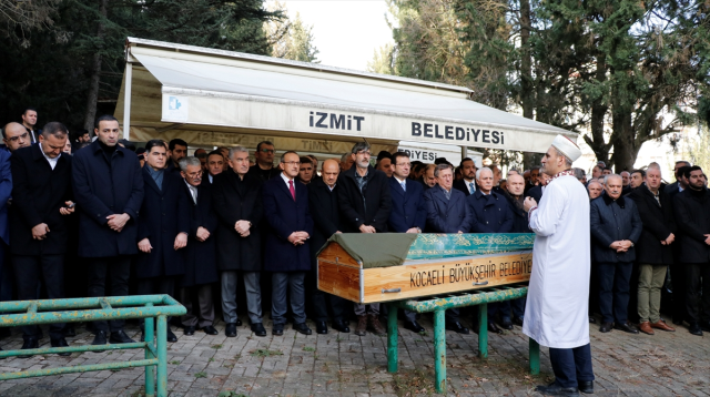 İYİ Parti liderinin ablası son yolculuğuna uğurlandı! Akşener ve İmamoğlu afiş krizinin ardından ilk kez cenaze töreninde bir araya geldi