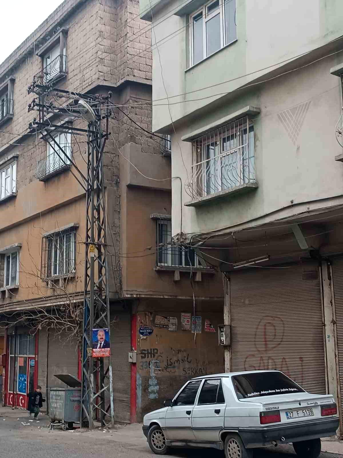 Gaziantep\'te Kablo Hırsızlığı Saniye Saniye Kaydedildi