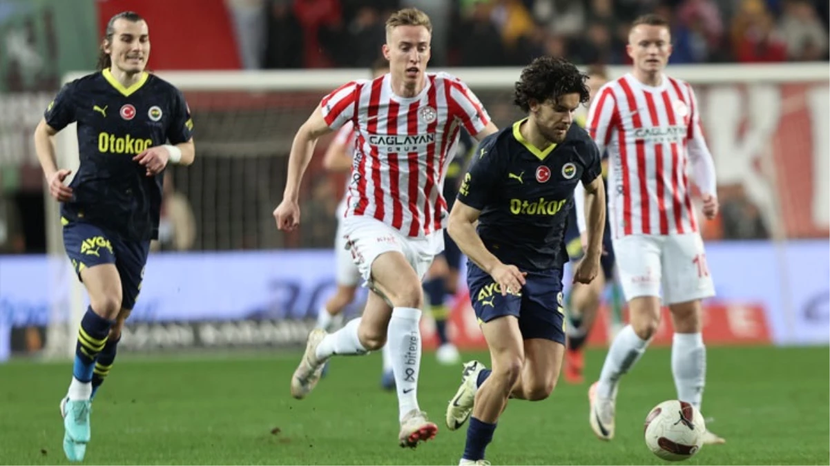 Kanarya hata yapmadı! Fenerbahçe, Antalyaspor\'u deplasmanda devirdi