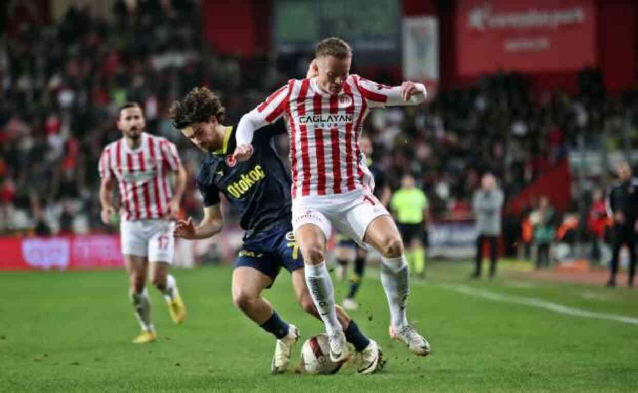 Kanarya hata yapmadı! Fenerbahçe, Antalyaspor'u deplasmanda tek golle devirdi