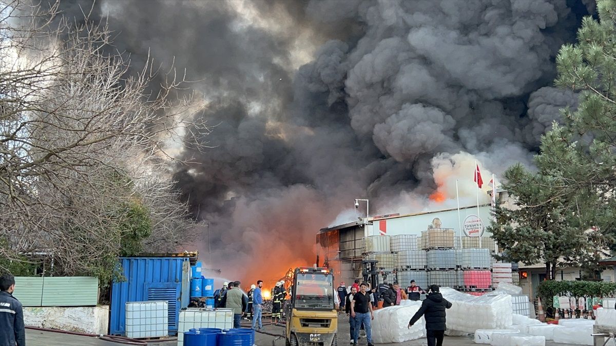 Gebze\'deki fabrikada çıkan yangın kontrol altına alındı