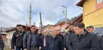 Tokat'ın Niksar ilçesinde heyelan nedeniyle evlerde ve yollarda çatlaklar oluştu