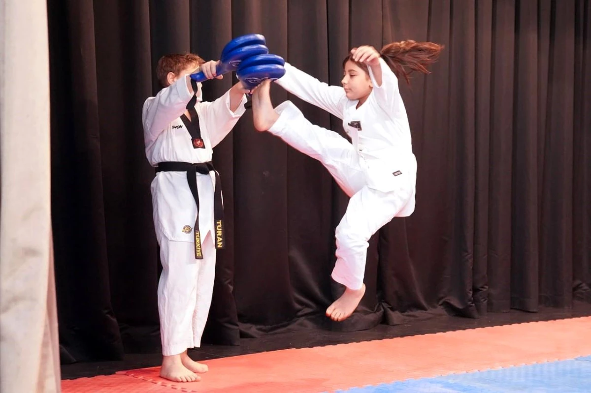 Tepebaşı Belediyesi\'nde Taekwondo Kuşak Sınavı