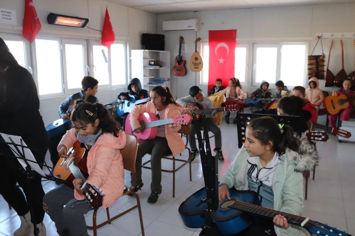 Malatya Süleyman Bulut Gençlik Merkezi, depremlerden etkilenen çocuklara moral ve motivasyon sağlıyor