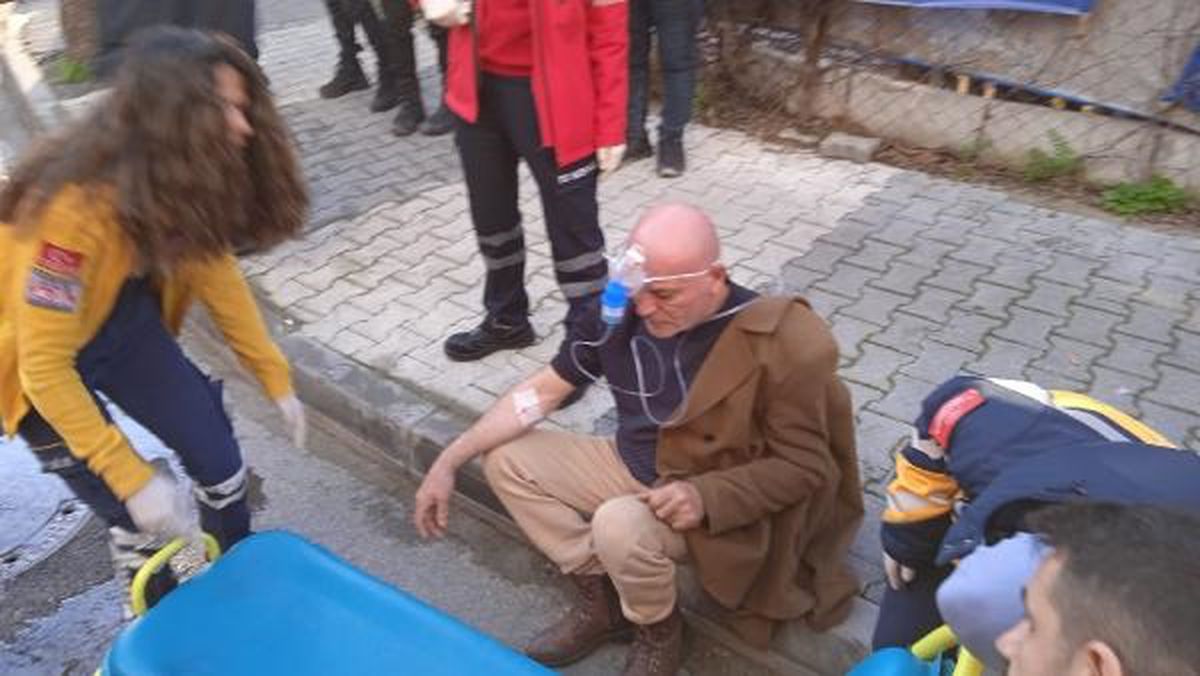 Maltepe\'de bir iş yerinde çıkan yangında 2 kişi dumandan etkilendi