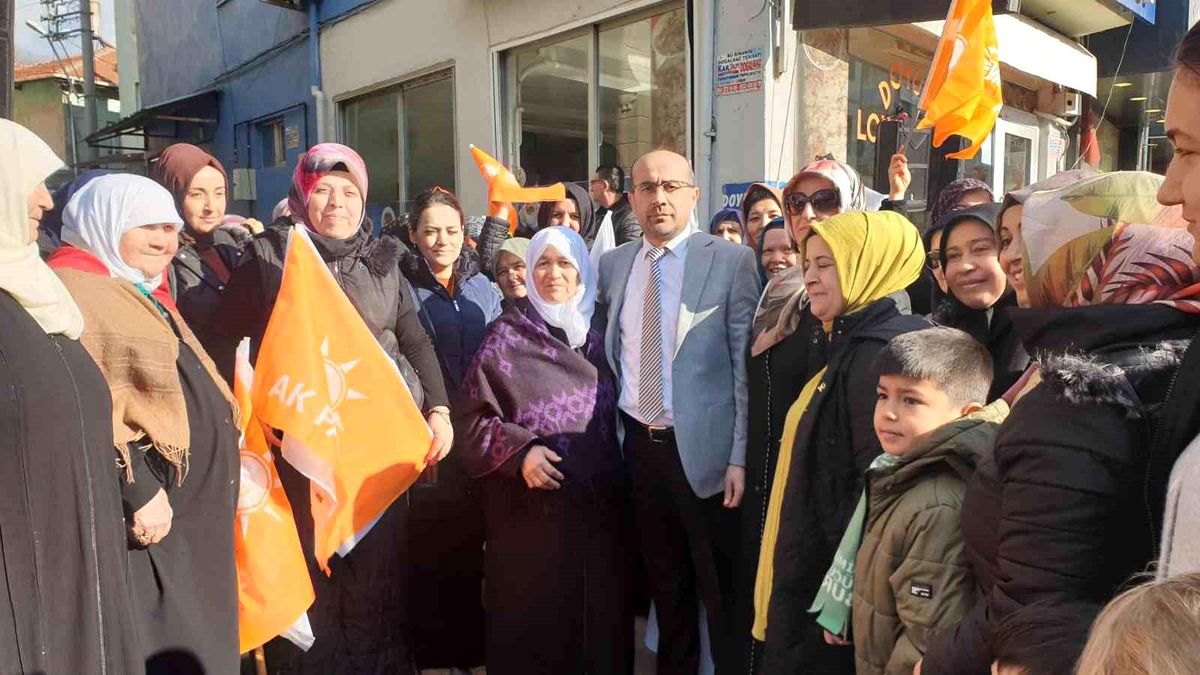 Orhaneli Belediye Başkan Adayı Ali Osman Tayır, Coşkulu İlçe Sakinleri Tarafından Karşılandı