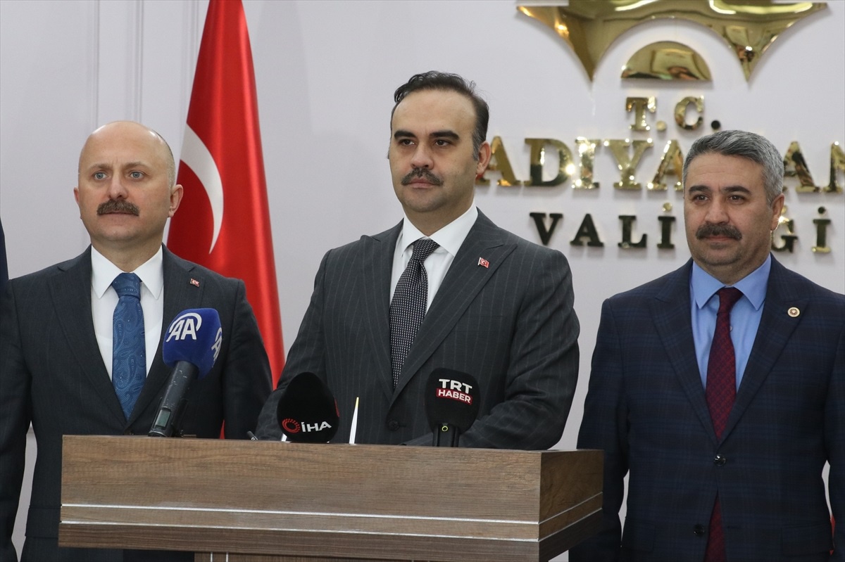 Sanayi ve Teknoloji Bakanı Mehmet Fatih Kacır, depremden etkilenen illerde çalışmalarını sürdürüyor