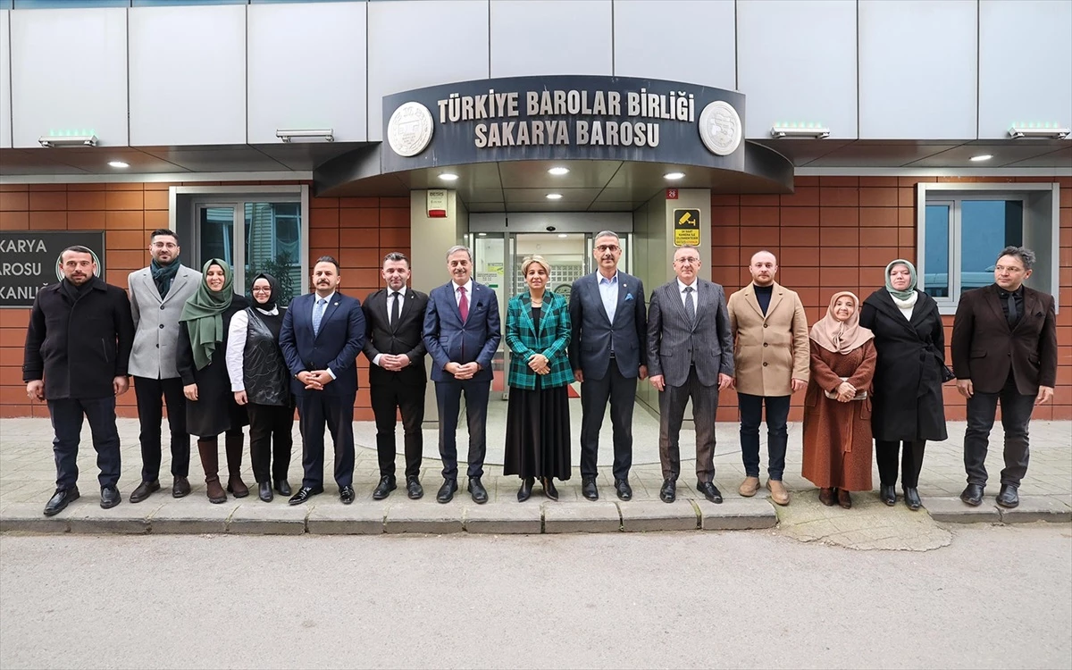 Serdivan Belediye Başkanı Yusuf Alemdar, Sakarya Barosu\'nu ziyaret etti