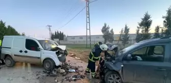 Çorlu'da kafa kafaya çarpışan araçlarda 4 kişi yaralandı