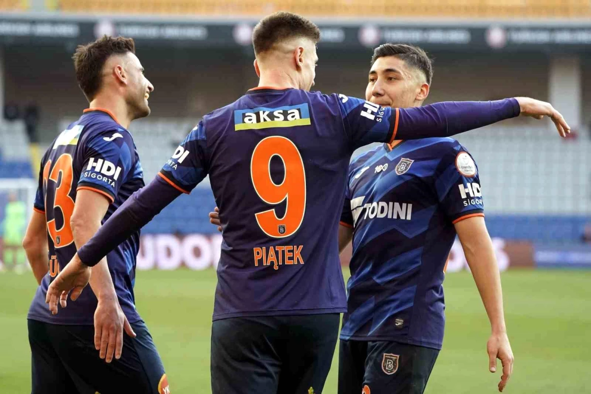 Trendyol Süper Lig\'de Başakşehir, İstanbulspor\'u 2-0 mağlup etti