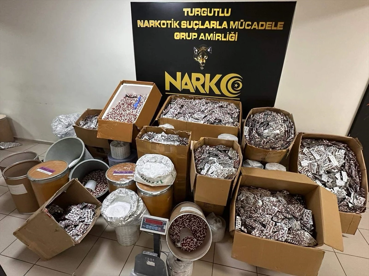 Turgutlu\'da Uyuşturucu İmalatı Yapılan Tavuk Çiftliğine Operasyon: 4 Gözaltı