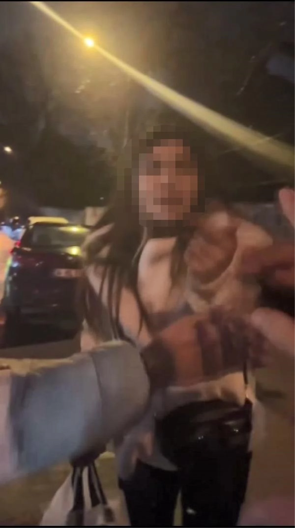 Üsküdar\'da kadın yolcu taksinin ücretini ödemeyince şoförü tekmeler savurdu