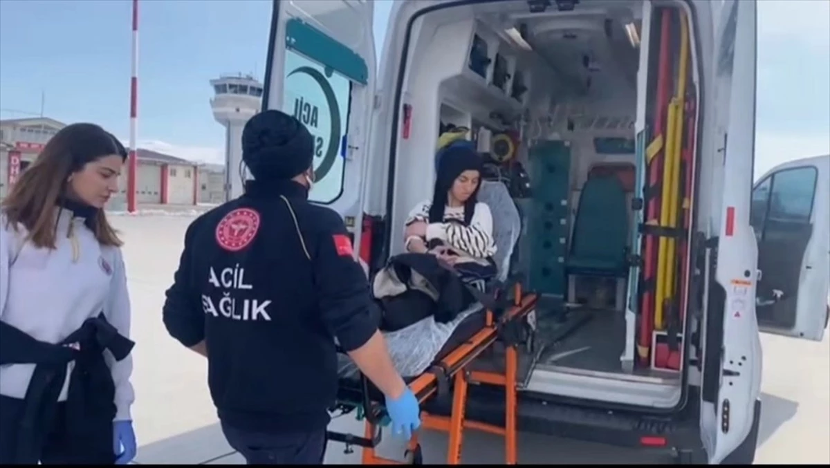 Van\'ın Başkale ilçesindeki hasta ambulans helikopterle Van Eğitim ve Araştırma Hastanesine sevk edildi