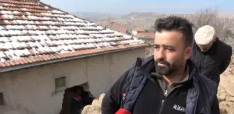Aksaray'da yamaçtan kopan kayalar evin duvarına çarptı