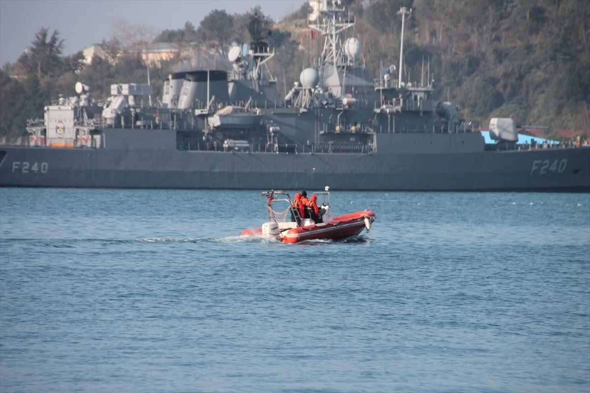 Zonguldak açıklarında batan geminin kayıp mürettebatı için arama çalışmaları devam ediyor