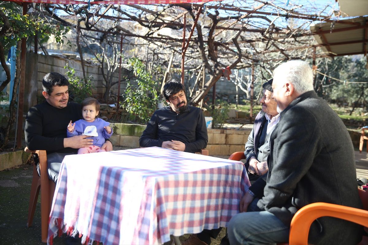 Kahramanmaraş\'ta Enkaz Altında 6 Gün Geçiren Aile Kurtarıldı