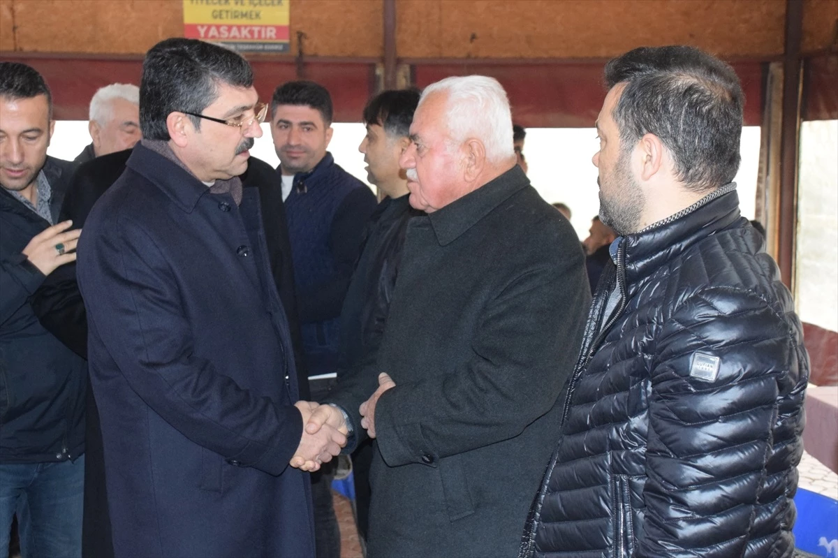 AK Parti Batman Milletvekili Ferhat Nasıroğlu Hastanede Hastaların Yakınlarına Ziyarette Bulundu